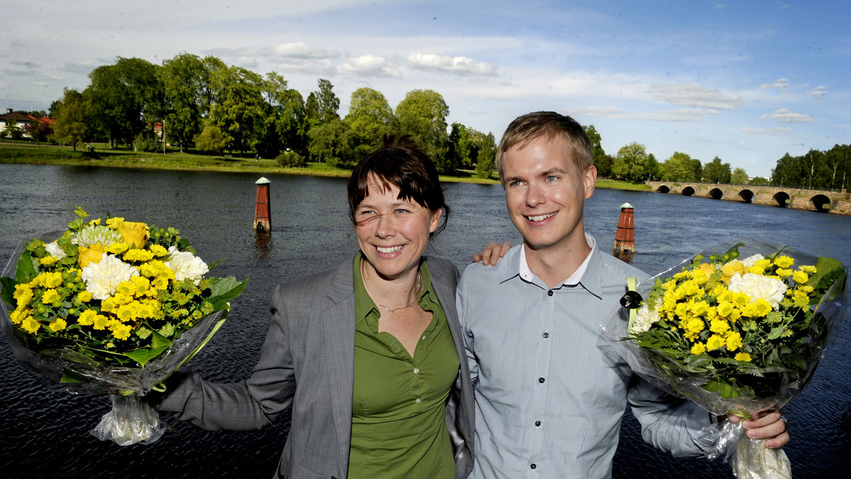Miljöpartiet ökar dock mest. Här de båda språkrören Åsa Romson och Gustav Fridolin.