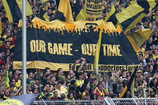 Dortmund och de andra tyska föreningarna står upp när det blåser snålt. Tillsammans med fans från England och 35 andra europeiska länder har de gjort gemensam sak - att kämpa för supportrarnas rättigheter.