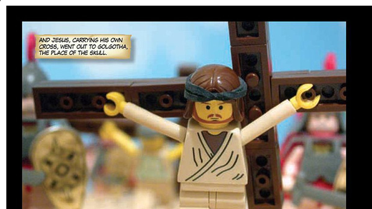 Lego-Jesus bär på korset.
