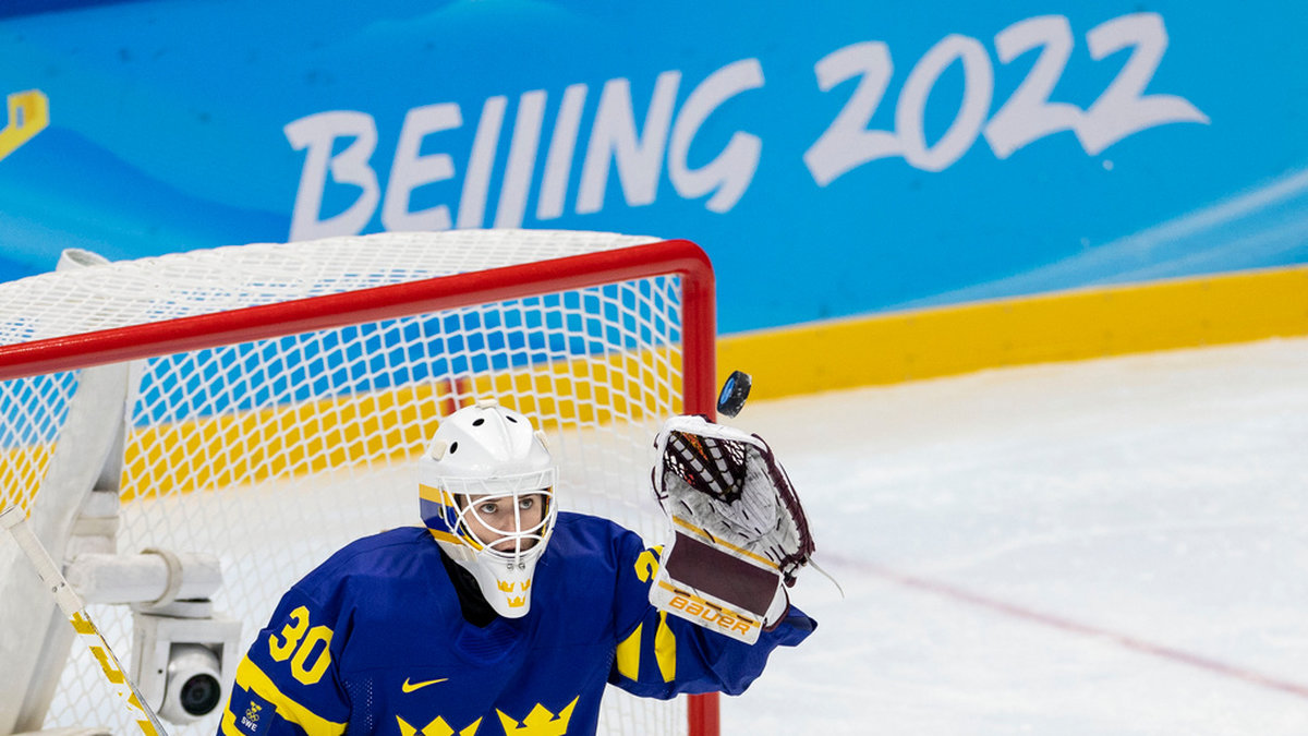 Emma Söderberg, här under OS 2022, stod för flera svettiga räddningar i onsdagens Euro Hockey Tour-landskamp mot Finland. Arkivbild.