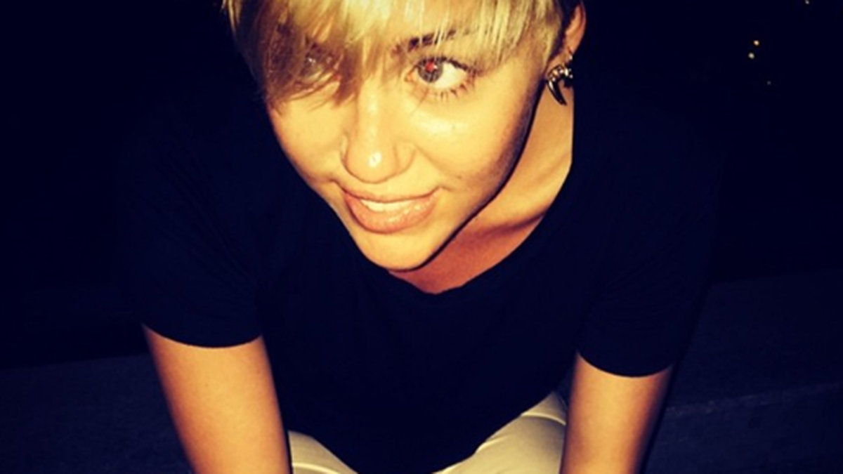 Miley tycker att hon ser ut som Bieber.
