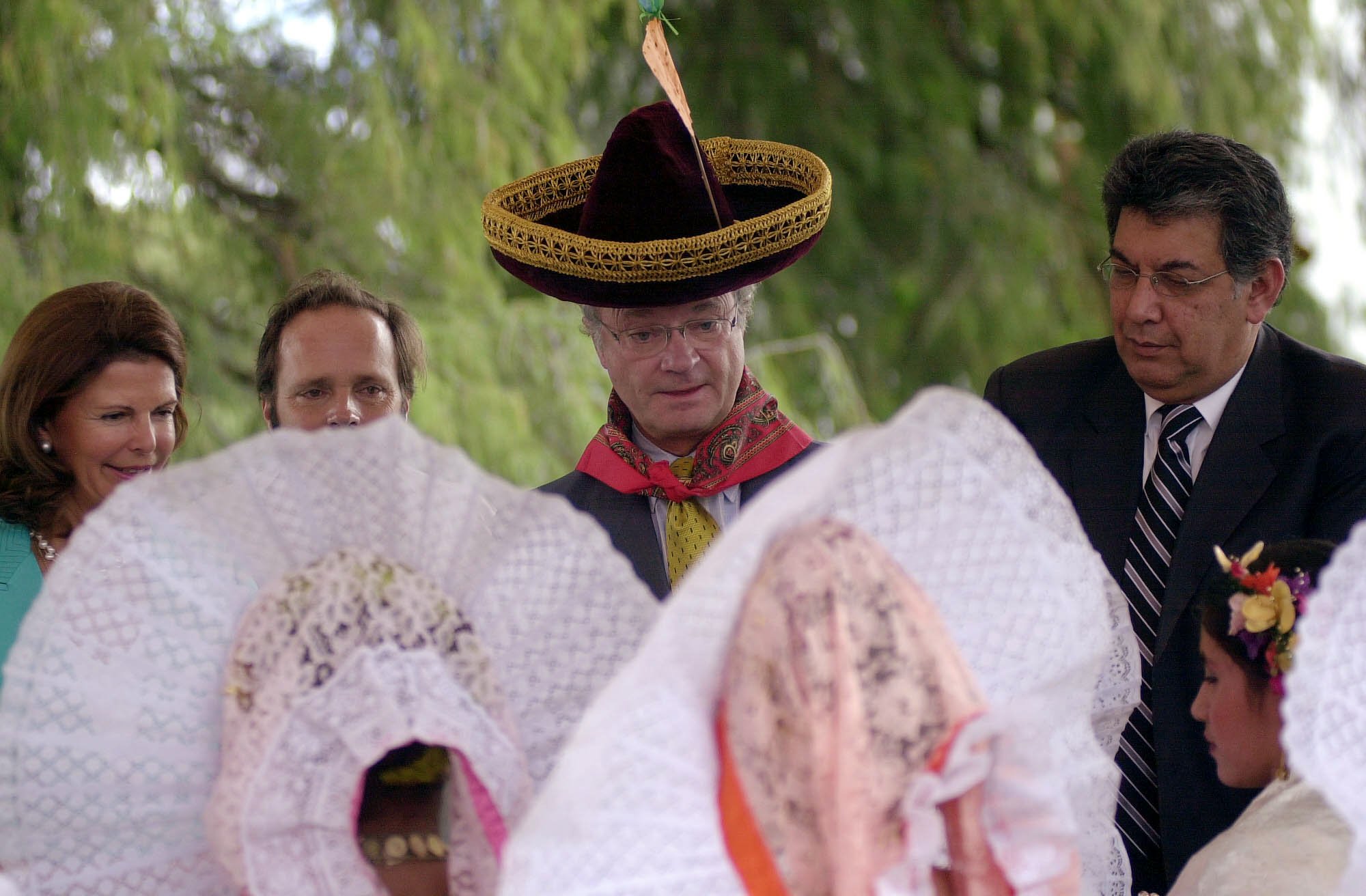 Hatt – igen. Hatt – igen.