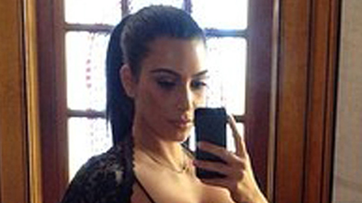 Kim Kardashian snodde lillesyrrans bikini. 