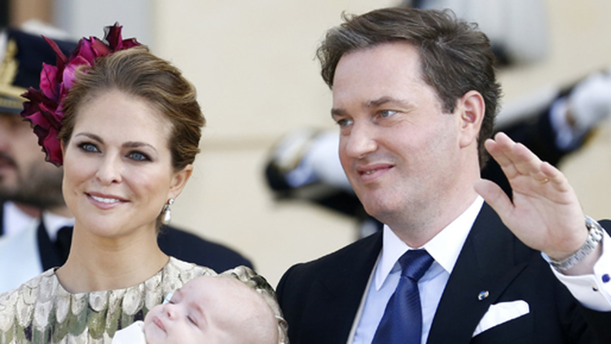 Madelene med sin son prins Nicolas och make Chris O'Neil.