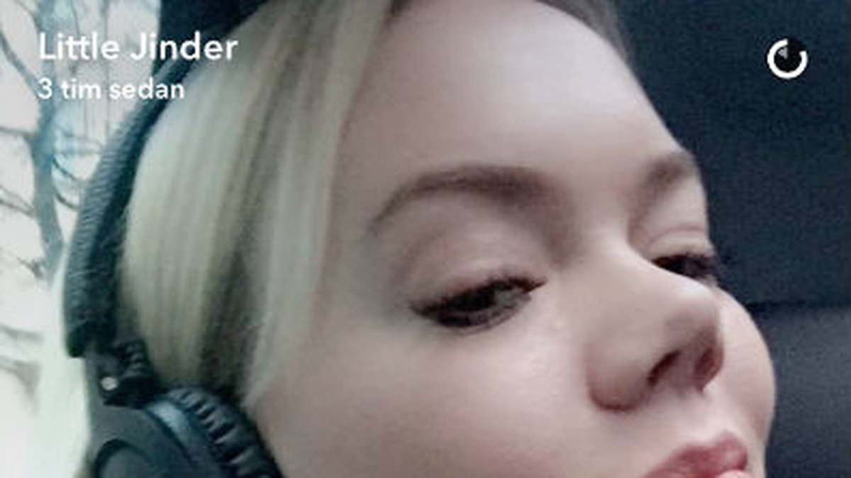 "Skönt att slippa bli våldtagen som kvinna" skriver Josefine Jinder på sin Snapchat.