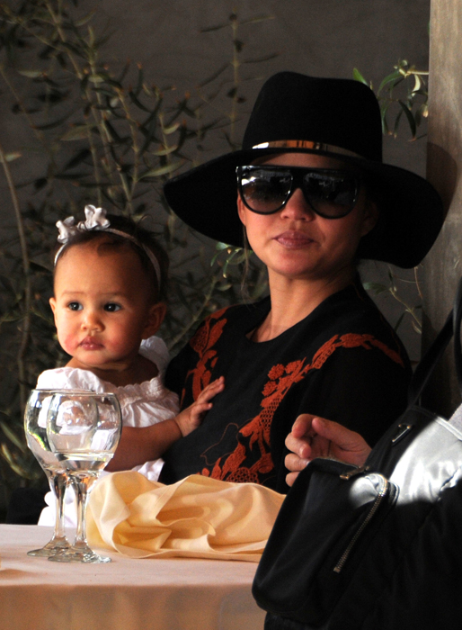 Chrissy och Luna i Beverly Hills. Chrissy och Luna i Beverly Hills.