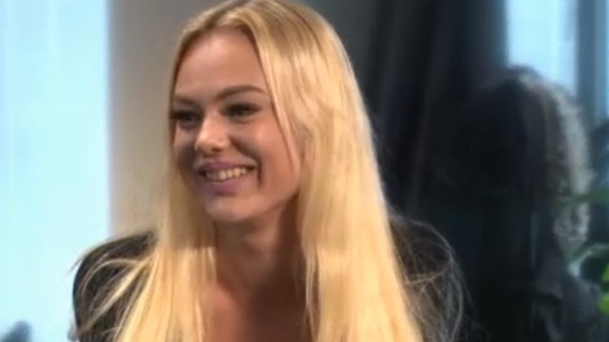 I avsnittet som sändes på danska TV3 ska Caroline tillsammans med en annan kvinnlig deltagare onanera tillsammans medan resterande deltagare ska stå runtom och tittar på.