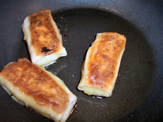 RYSSLAND. Griddle-kakor är väldigt populära i Ryssland. Det finns även ostfyllda syrniki samt fluffig oladi, som brukar ha storleken av ett kex. RYSSLAND. Griddle-kakor är väldigt populära i Ryssland. Det finns även ostfyllda syrniki samt fluffig oladi, som brukar ha storleken av ett kex.