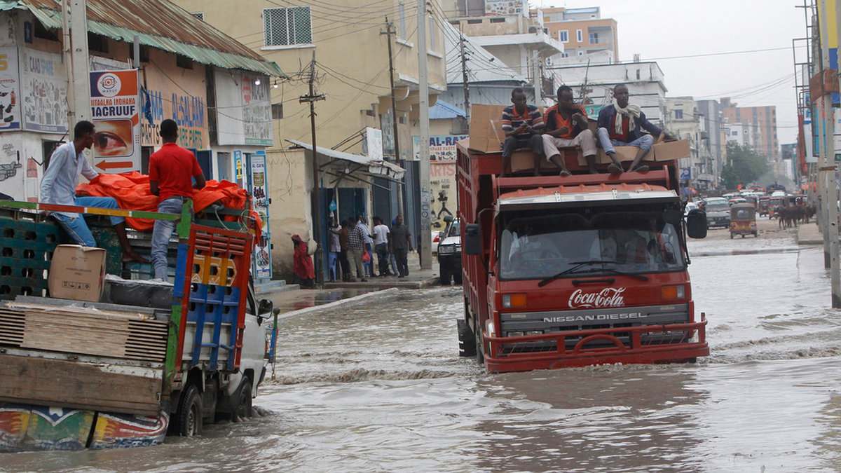 Översvämningar drabbar Somalias huvudstad Mogadishu.