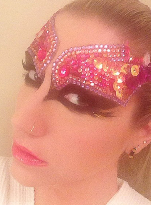 Kesha har en prålig makeup. Kesha har en prålig makeup.
