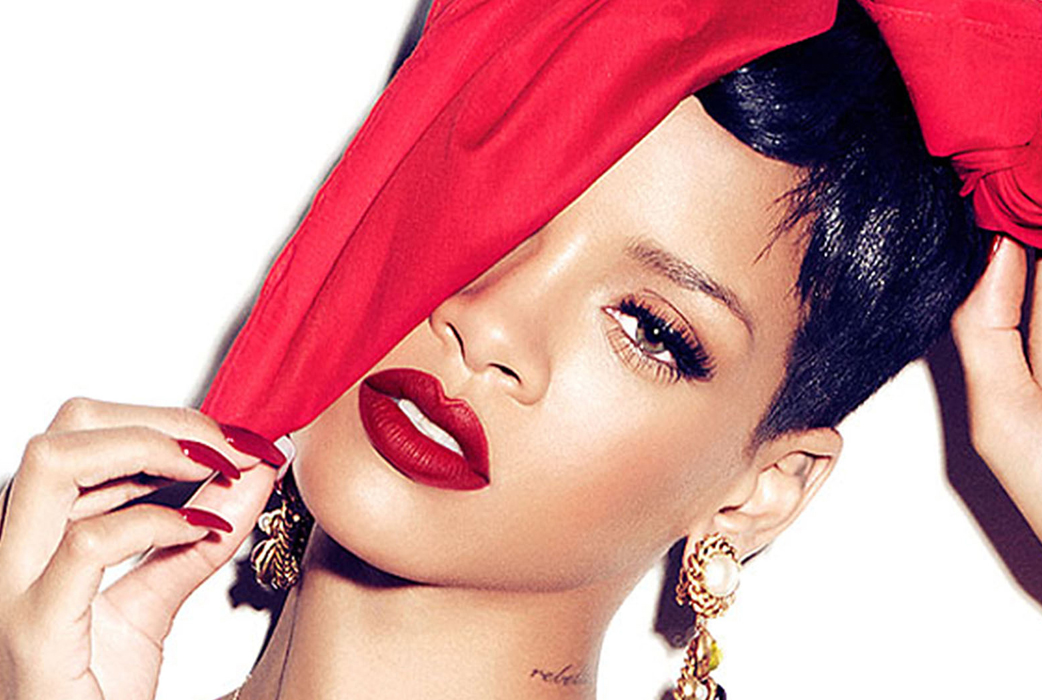 Rihannas långa flirtiga fransar går att uppnå själv med Rihannas favorit-mascara Lancome Hypnose Custom Volume Mascara. Lancome säljs på välsorterade varuhus. Rihannas långa flirtiga fransar går att uppnå själv med Rihannas favorit-mascara Lancome Hypnose Custom Volume Mascara. Lancome säljs på välsorterade varuhus.