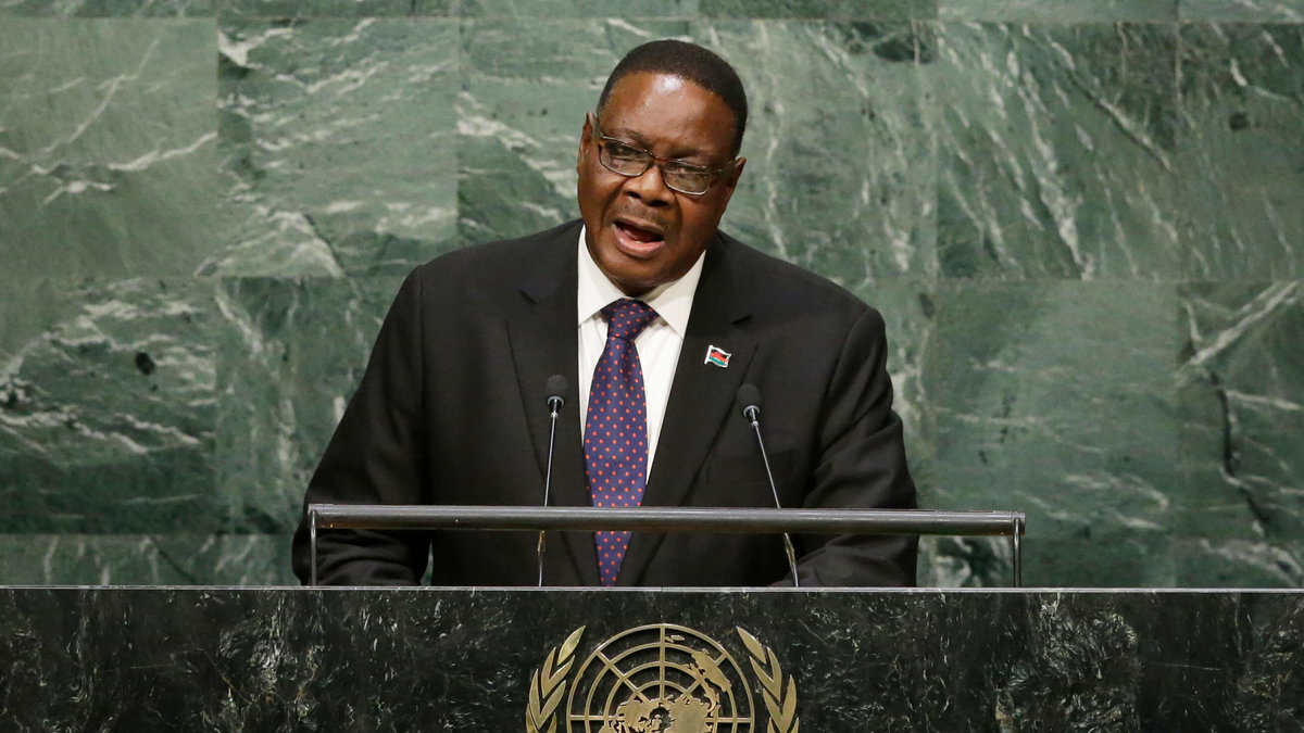 President Peter Mutharika begärde att Eric Aniva skulle gripas.