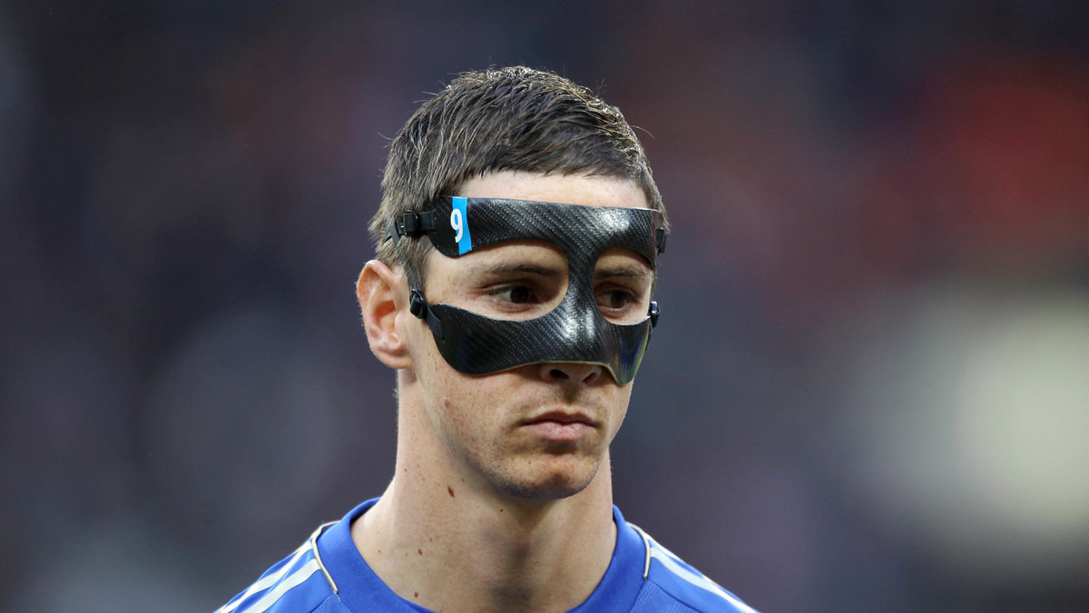 Fernando Torres bär en något mer händig ansiktsmask för tillfället. 