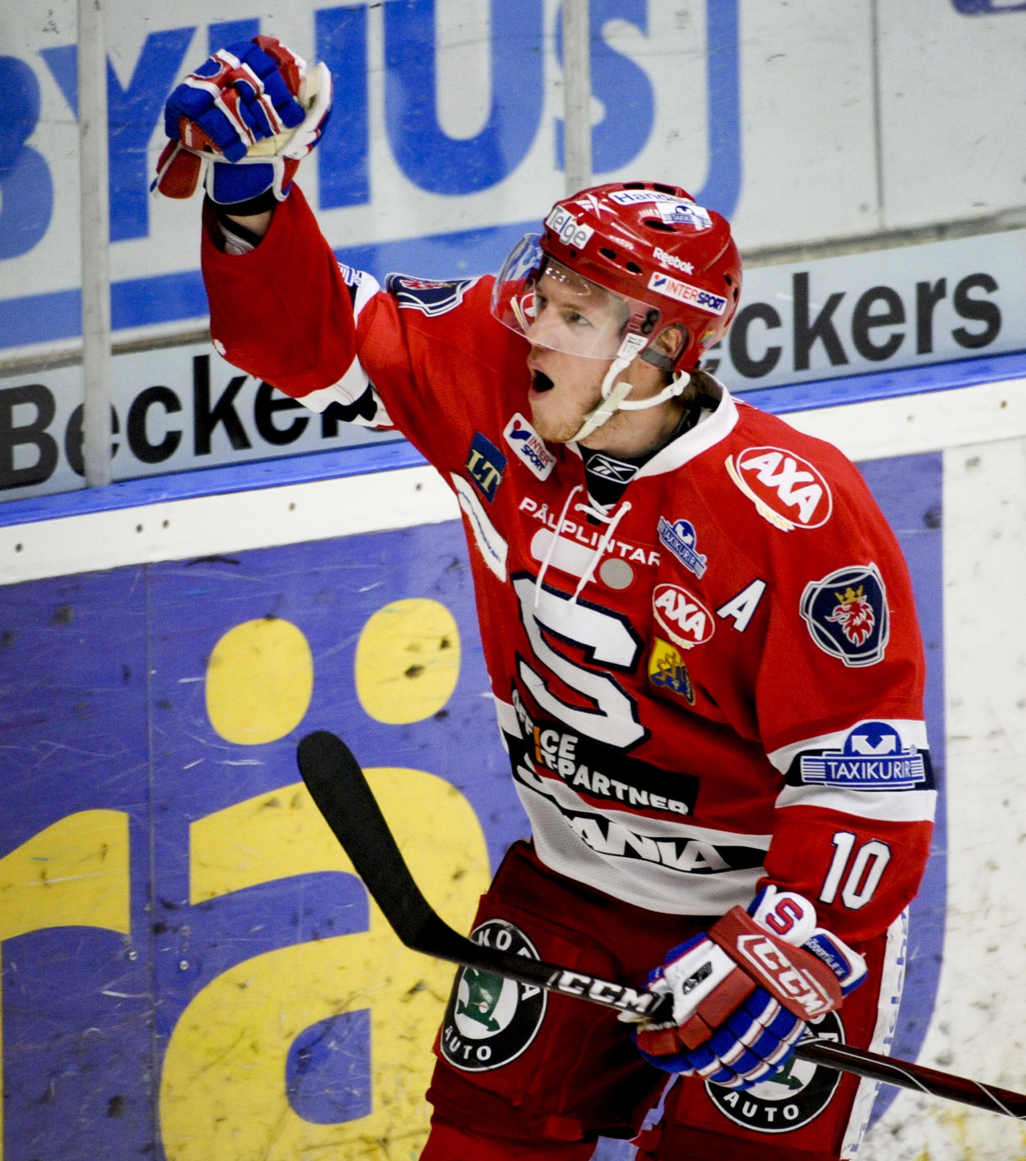 Jonas Almtorp firar sitt 3-2-mål mot Leksand.
