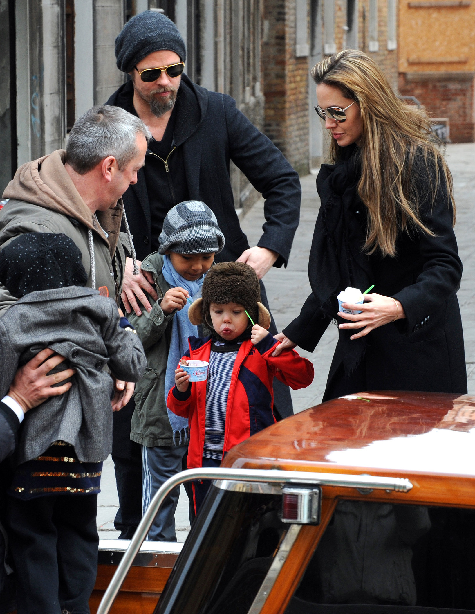 Pitt och Jolie med barnen Maddox och Shiloh i Venedig.