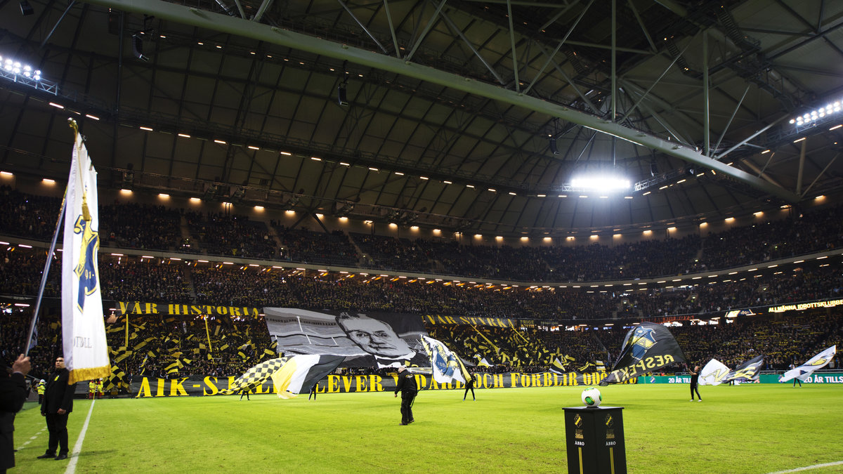 AIK-fansen var många i dag. Totalt var det 43 000 åskådare på plats.