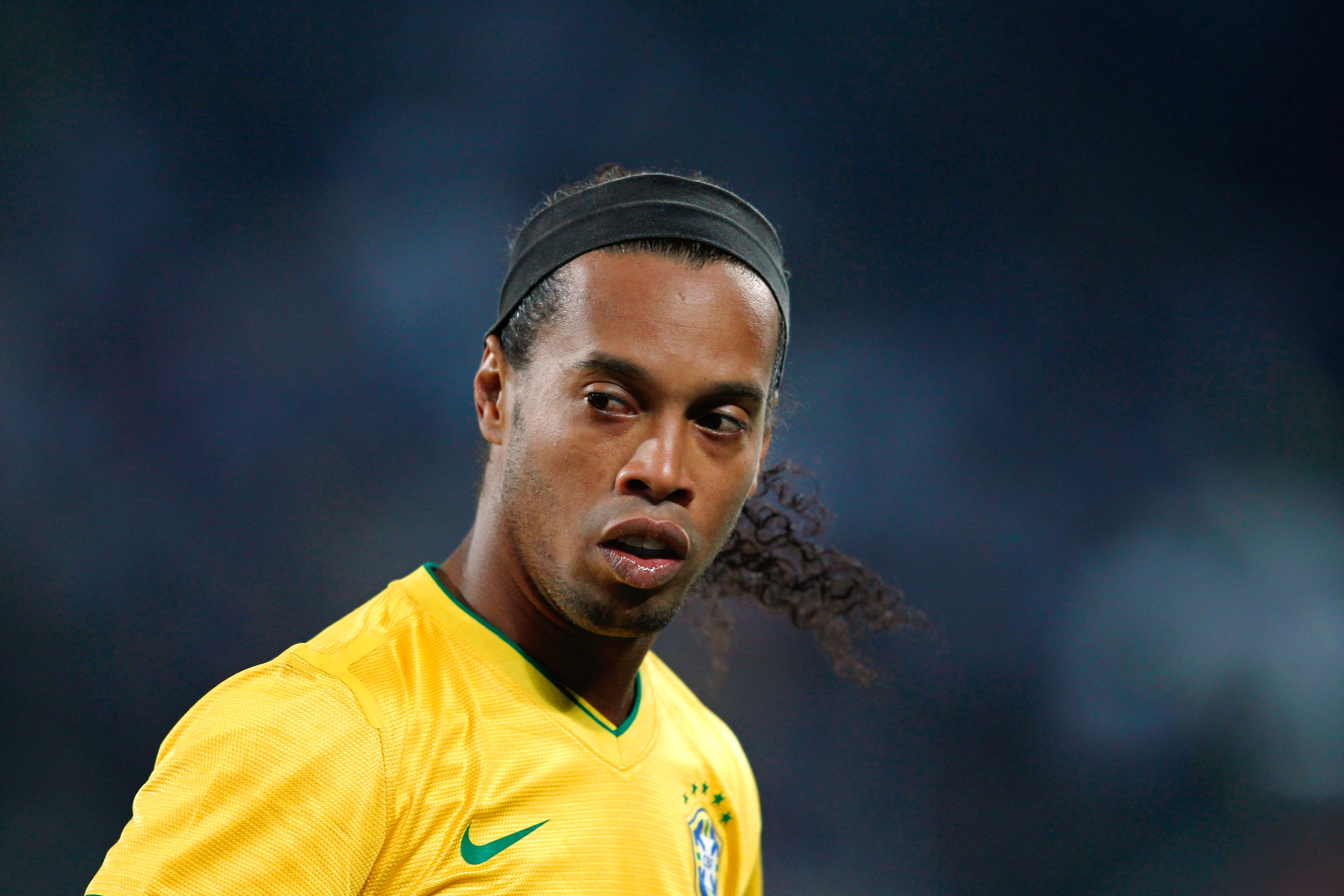 Så även Ronaldinho, som ju har lanserat ett eget kondommärke. Hårresande. Så även Ronaldinho, som ju har lanserat ett eget kondommärke. Hårresande.