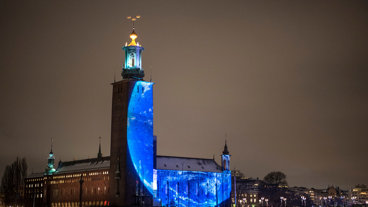 Fjolårets ljusinstallationen ”Earth from space” på Stadshuset var en del av festivalen Nobel week lights. Årets verk är gjort för att förbruka 40 procent mindre energi.
