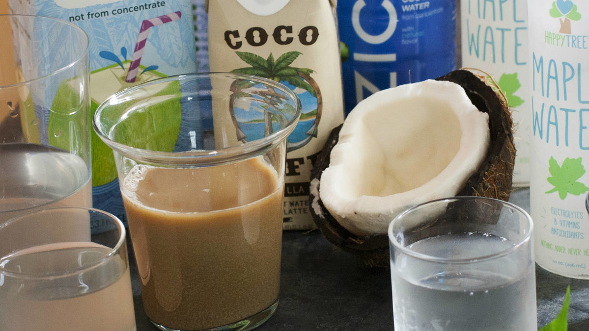 Kokosvatten har blivit vansinnigt populärt på senare tid.