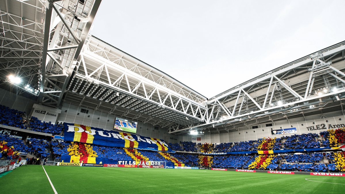 I premiären 2015 mot Elfsborg täckte fansen nästan hela Tele2 Arena med färgerna, gult, rött och blått. 