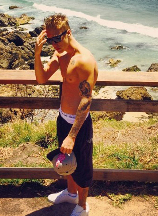 Justin Bieber bättrar på brännan. Justin Bieber bättrar på brännan.