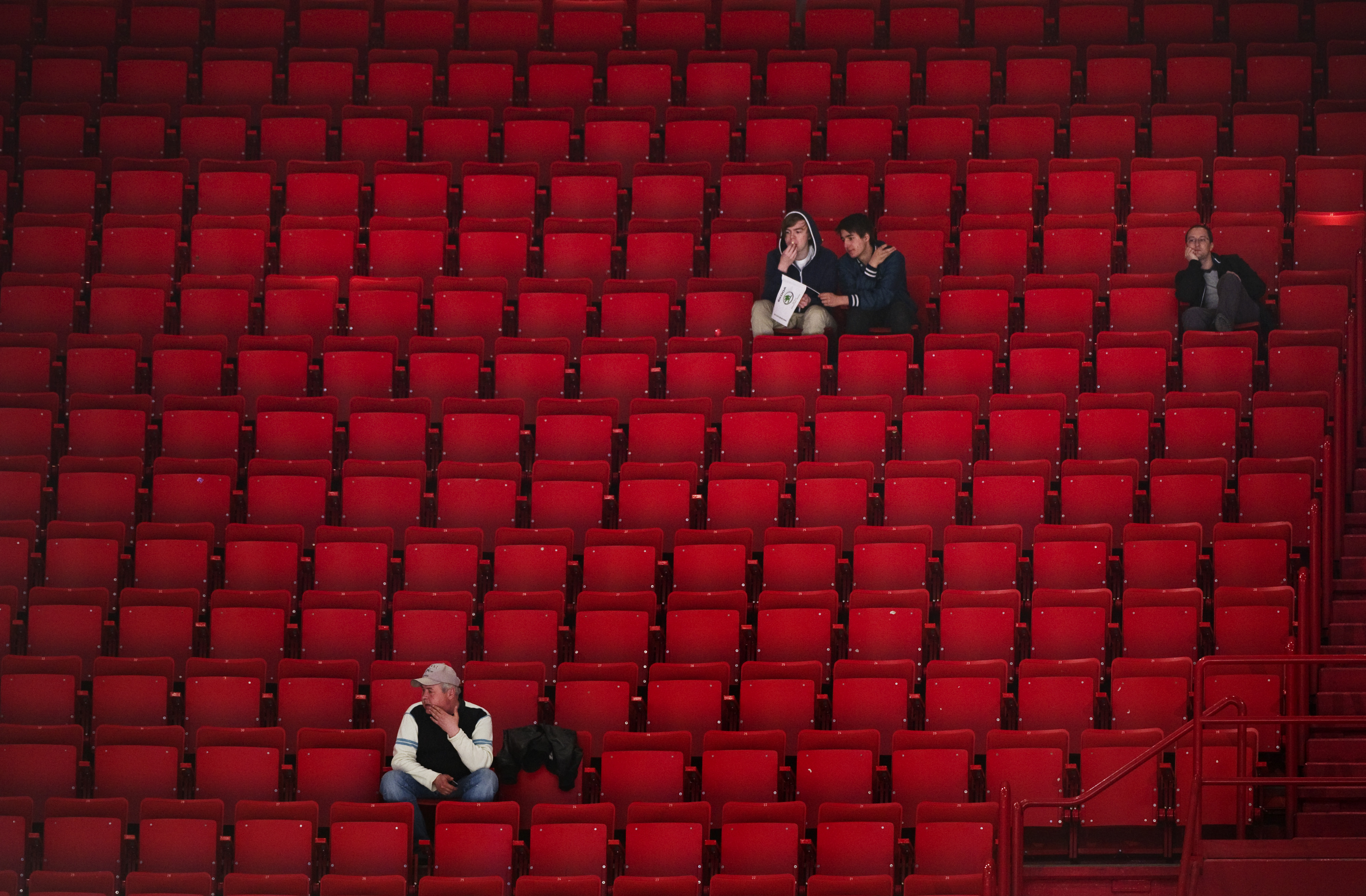 Men publiken svek på grund av dyra biljetter. Och Sverige åkte ut redan i kvartsfinalen mot Ryssland. Men publiken svek på grund av dyra biljetter. Och Sverige åkte ut redan i kvartsfinalen mot Ryssland.
