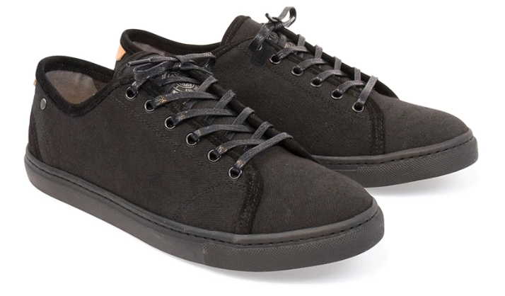 Svarta sneakers i tyg Svarta sneakers i tyg