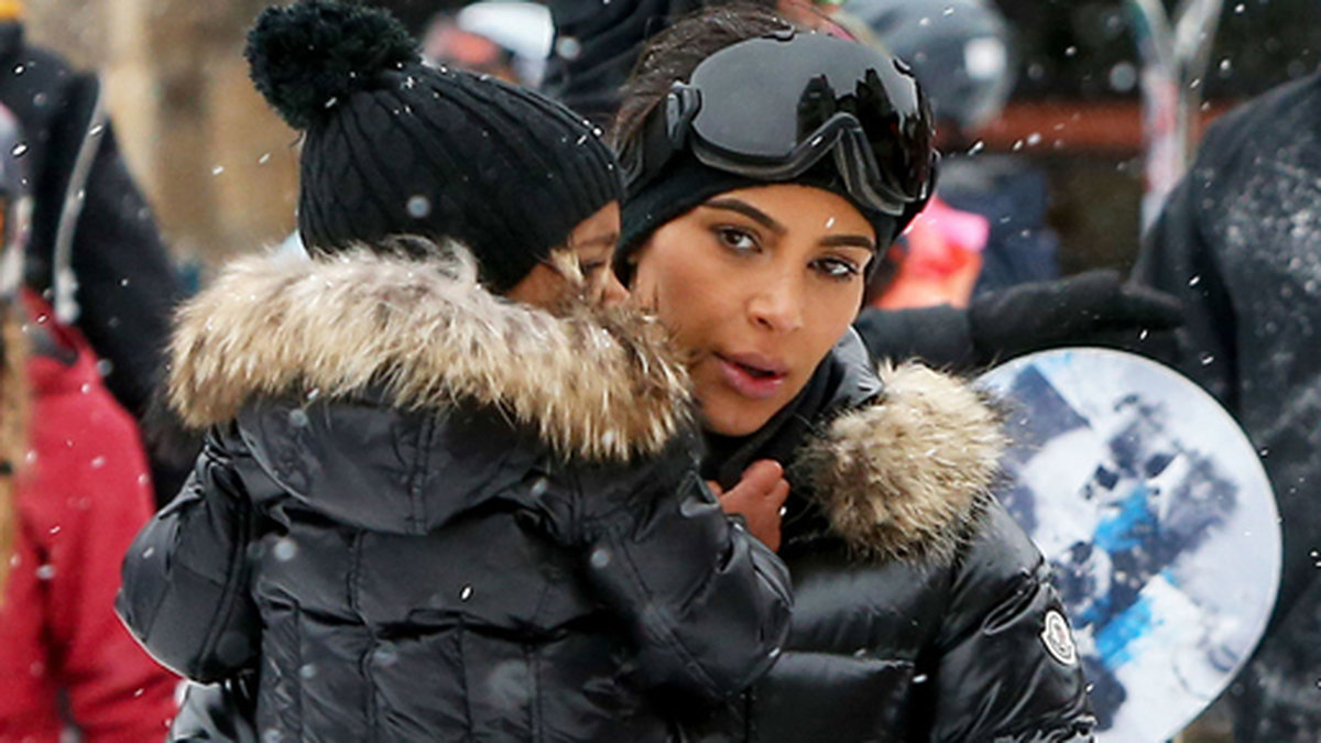 Kim Kardashian och North West är och åker skidor i Vail, Colorado. 