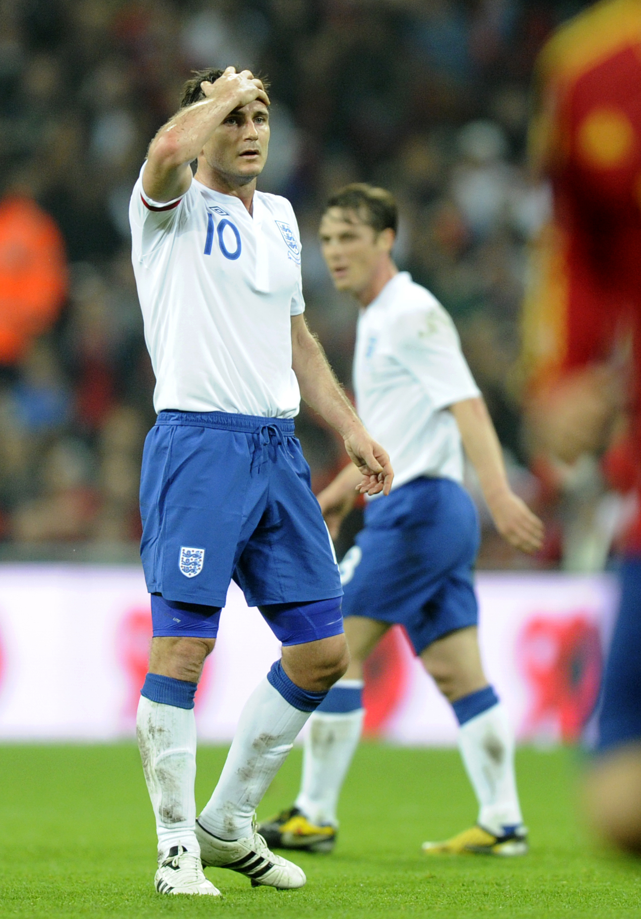 Även storstjärnan Frank Lampard kan inte åka med England till Ukraina...
