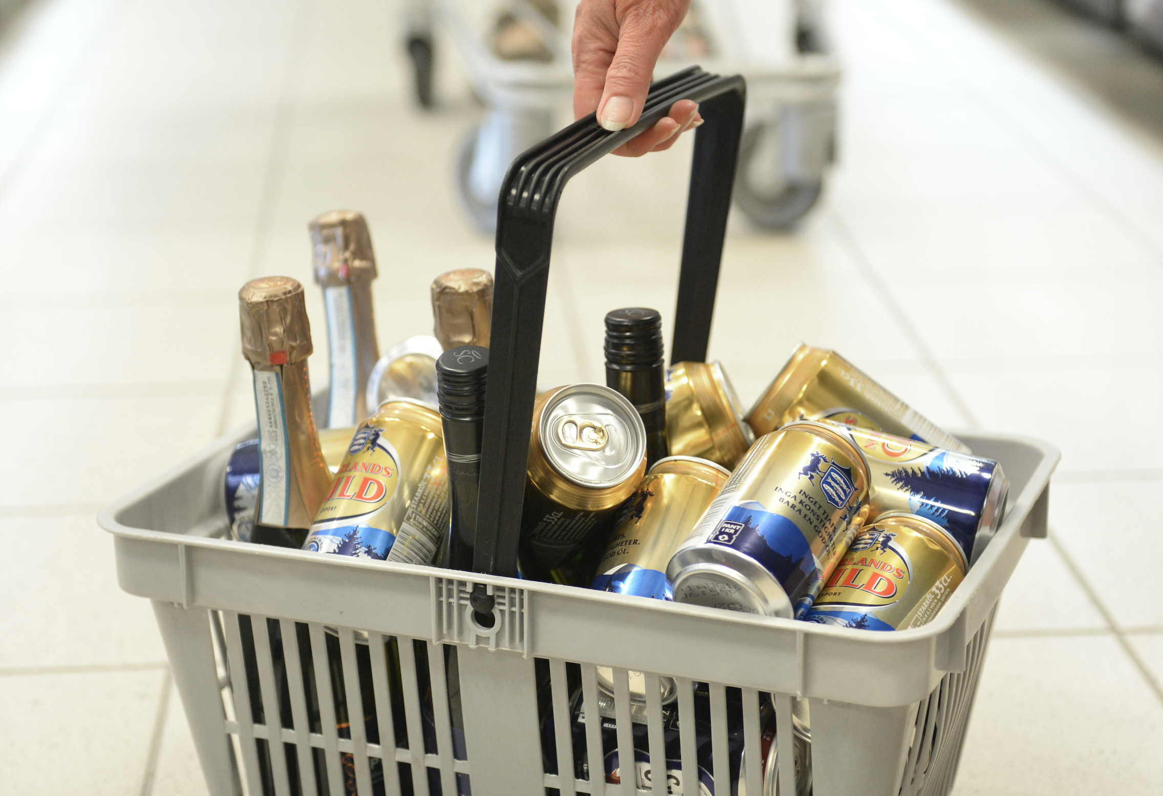 Kundkorg med öl och vin Kundkorg med öl och vin