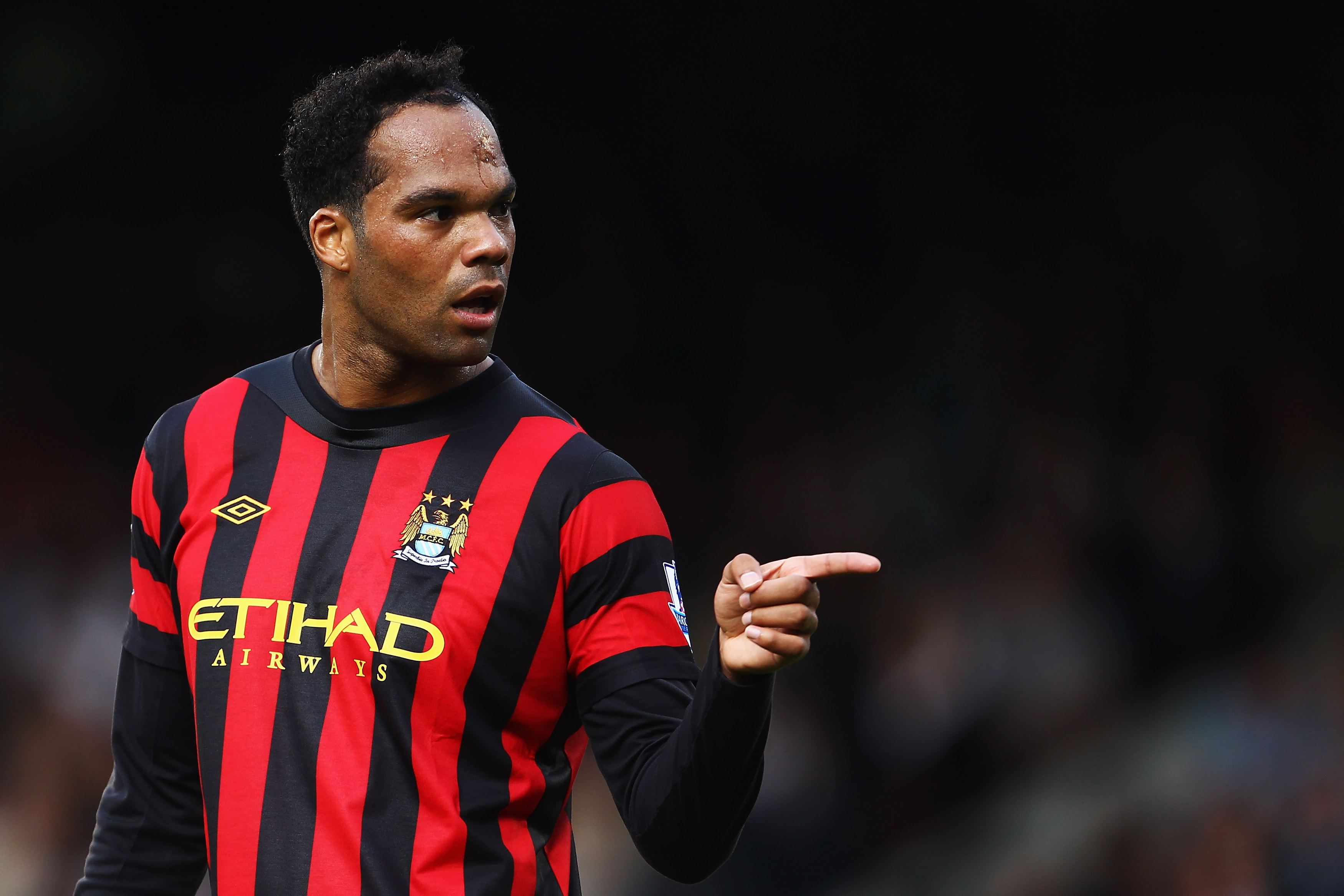 Där får han sällskap av Joleon Lescott (Manchester City)... Där får han sällskap av Joleon Lescott (Manchester City)...