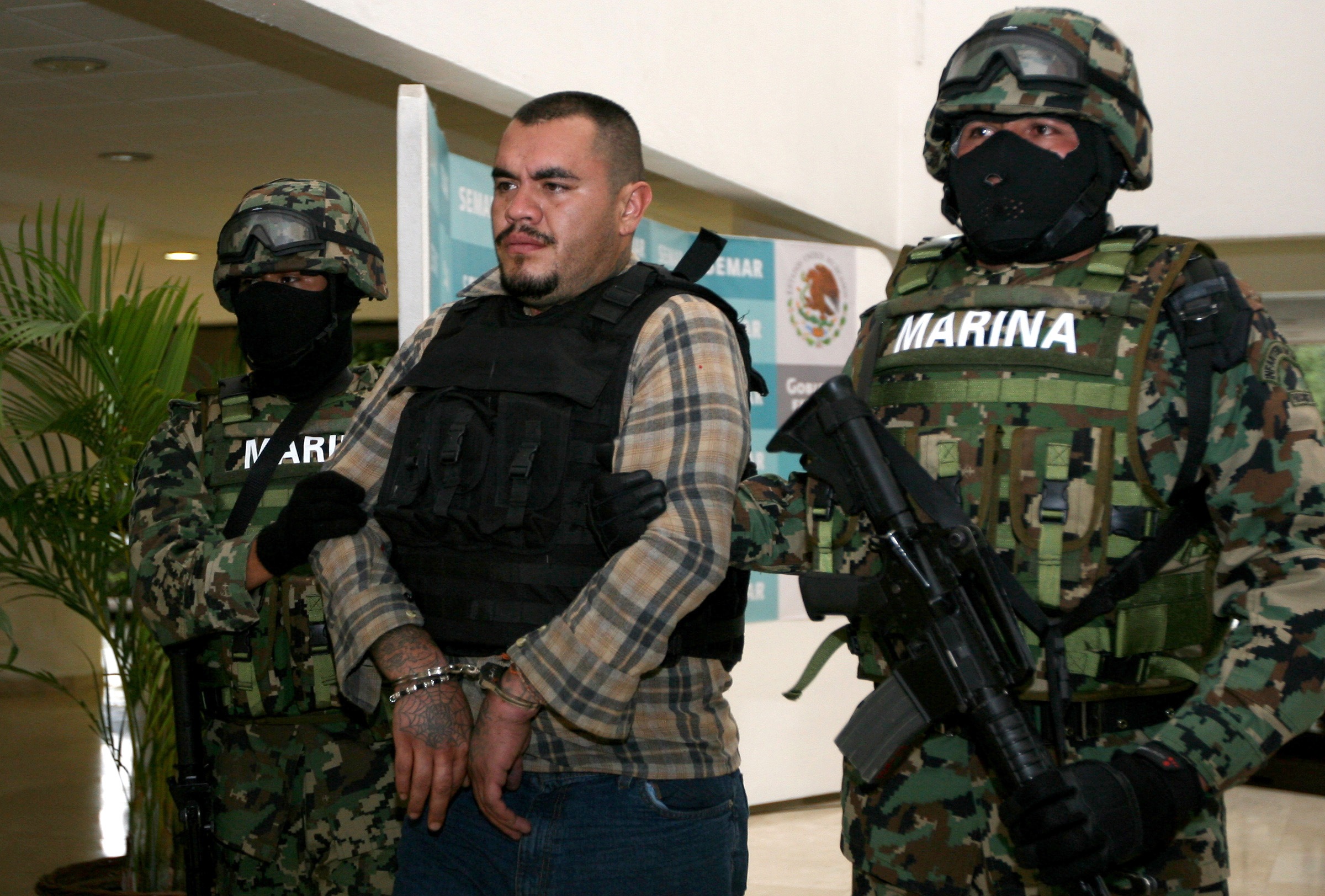 Mexiko, Massgrav, knark, Krig, Droger, Brott och straff