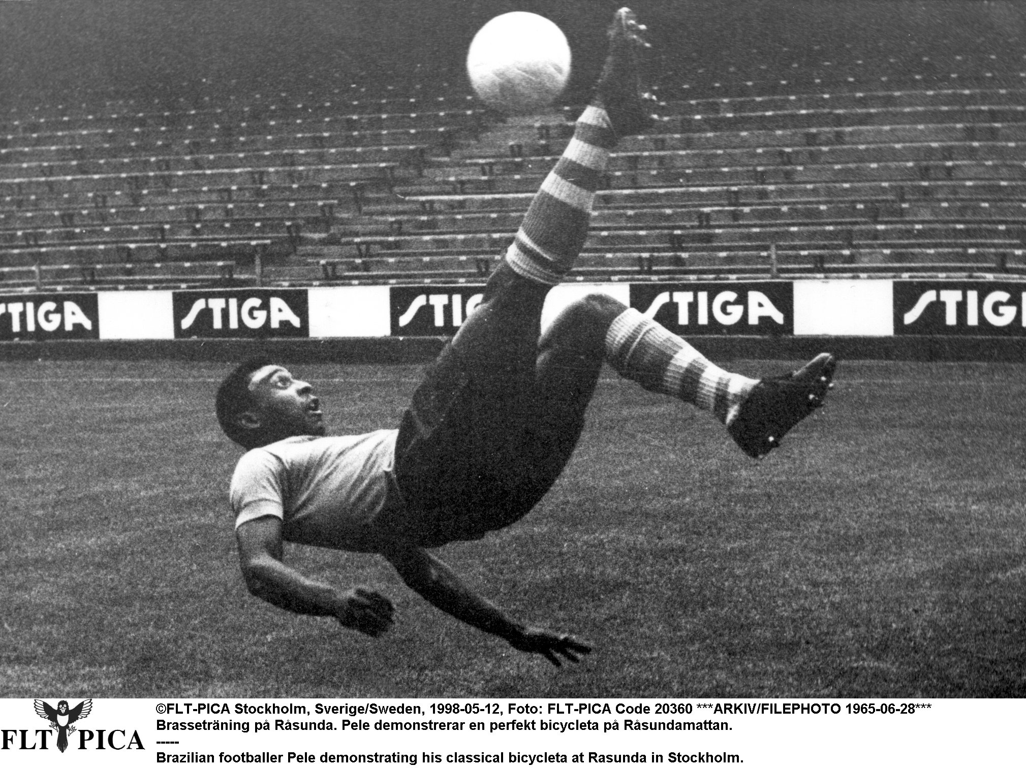 1958: En 17-årig Pelé visar hur en cykelspark ska se ut. 1958: En 17-årig Pelé visar hur en cykelspark ska se ut.