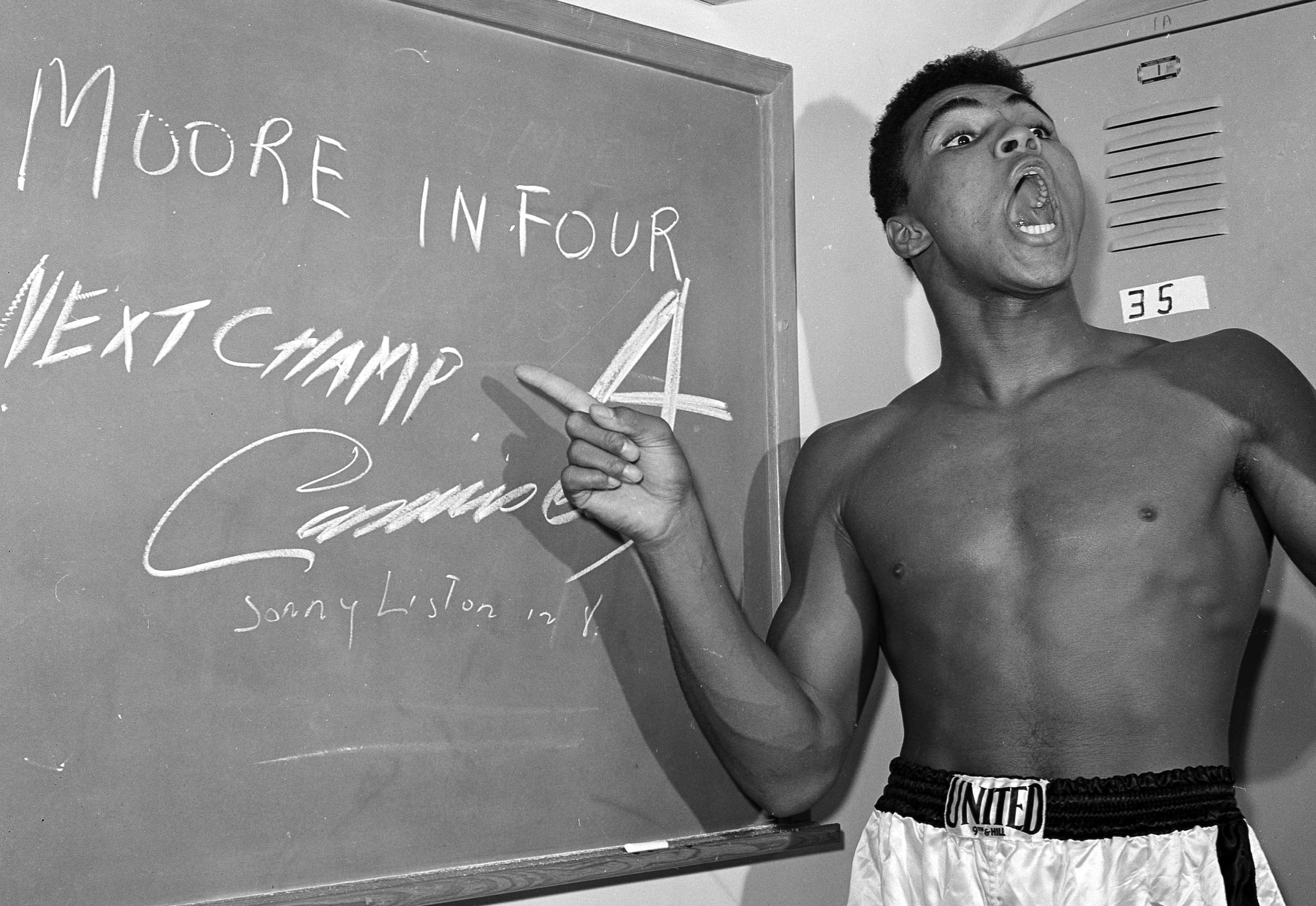 1962 förutsåg Ali att han skulle vinna matchen mot Archie Moore på knockout i den fjärde ronden. Det lyckades han med. Dessutom tippade han att han skulle vinna en titelmatch mot Sonny Liston i åttonde ronden – han vann i den sjunde. 1962 förutsåg Ali att han skulle vinna matchen mot Archie Moore på knockout i den fjärde ronden. Det lyckades han med. Dessutom tippade han att han skulle vinna en titelmatch mot Sonny Liston i åttonde ronden – han vann i den sjunde.