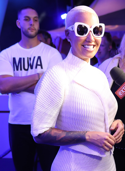 Vår absoluta favorit är Amber Roses livvakt. Vår absoluta favorit är Amber Roses livvakt.