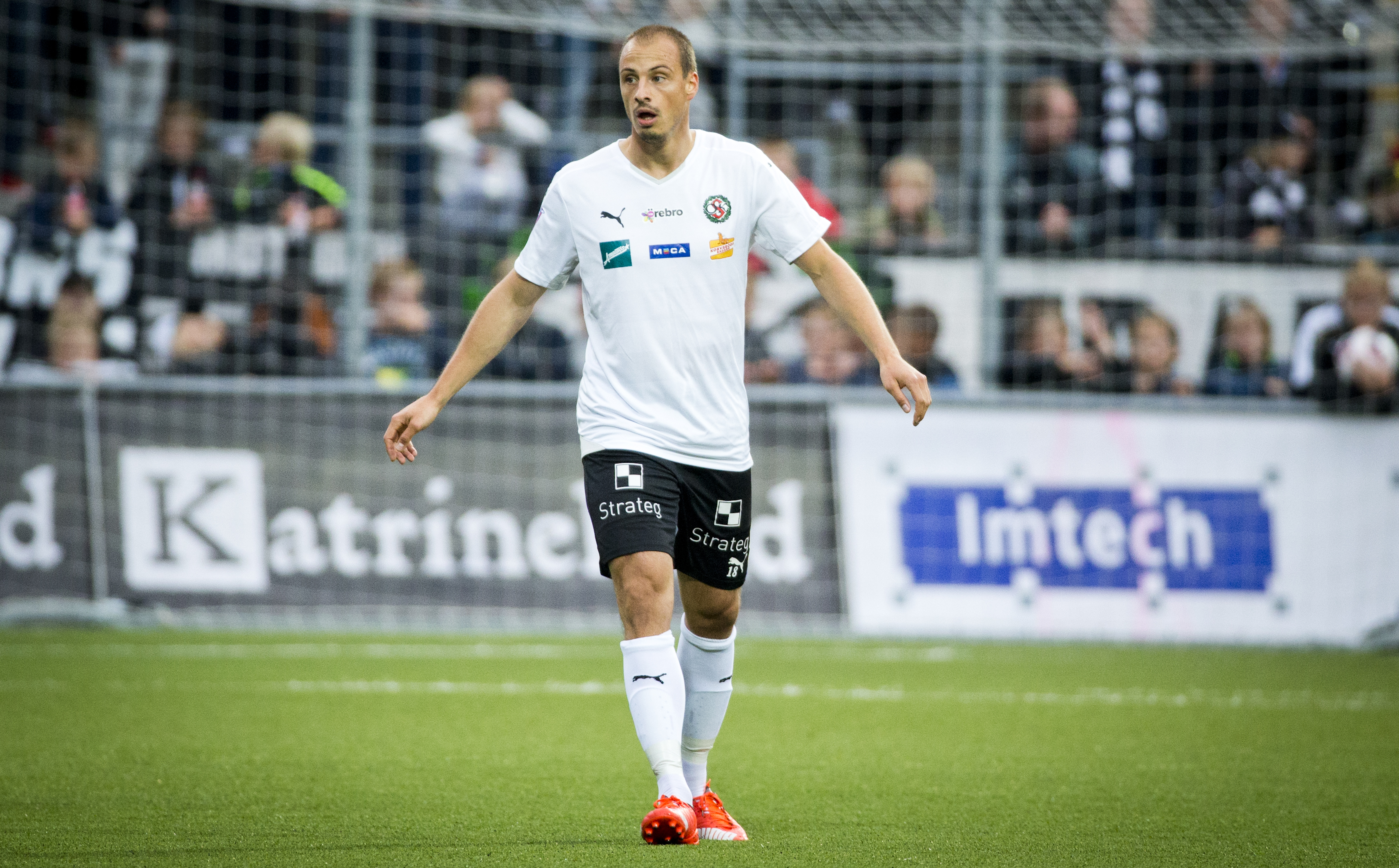 8. Pär Ericsson ser lite uppgiven ut i sin Örebro-tröja. Men förra året tjänade han 1 306 253 kronor. 8. Pär Ericsson ser lite uppgiven ut i sin Örebro-tröja. Men förra året tjänade han 1 306 253 kronor.