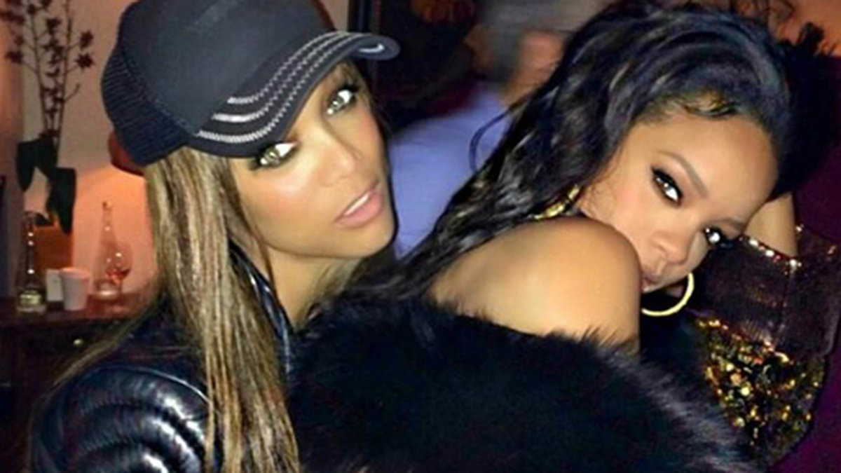 Tyra Banks och Rihanna festar loss. 