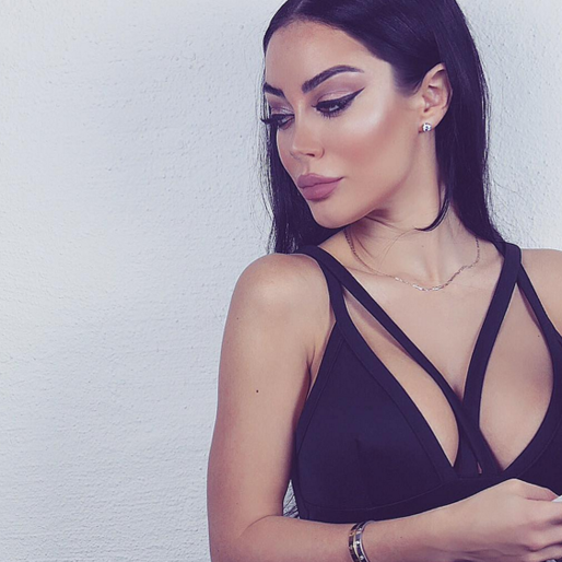 Rebecca Stellas makeup är helt perfekt. Rebecca Stellas makeup är helt perfekt.