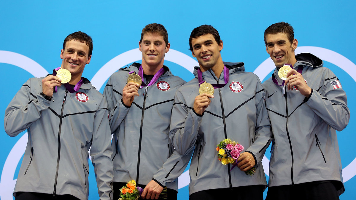 Michael Phelps och USA:s lagkapp på 4x200 meter fristil vann guldet.