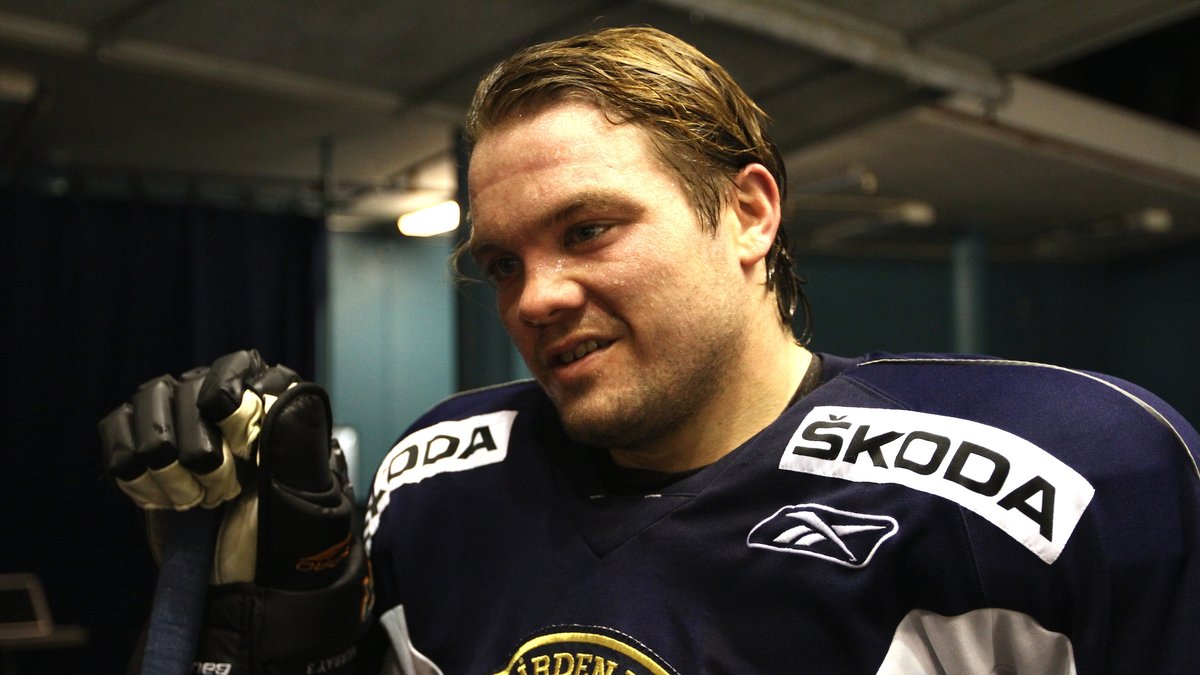 Douglas Murray spelade med Djurgården under NHL-lockouten.