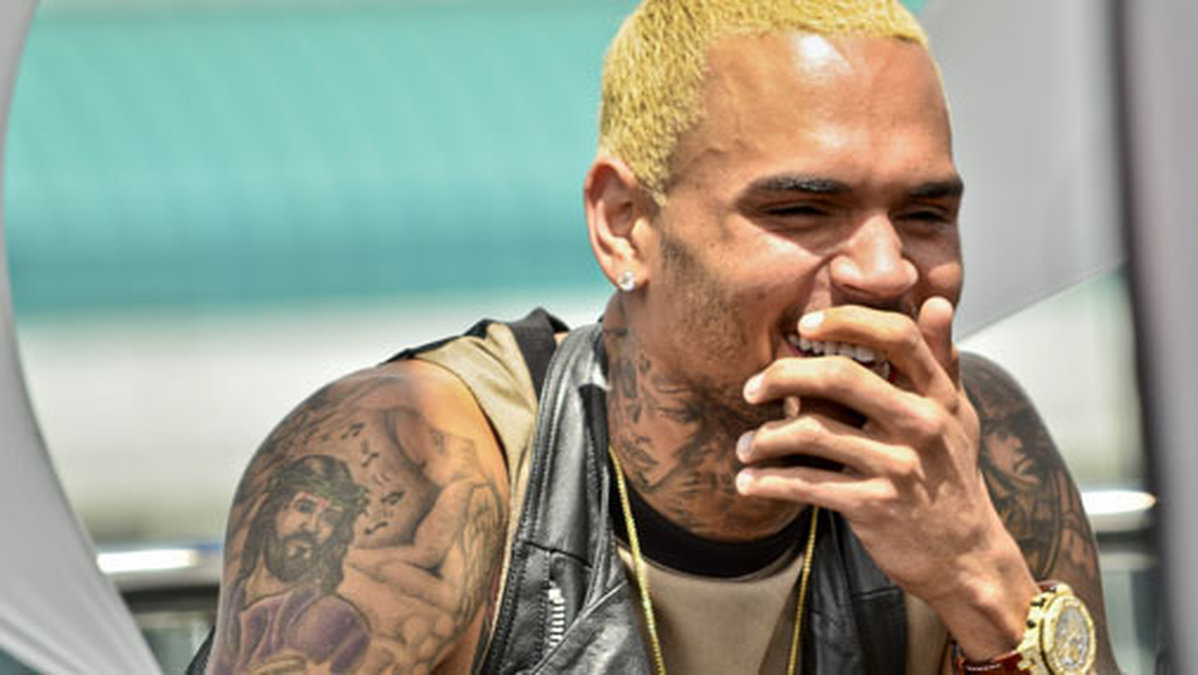 Chris Brown började genast dejta sitt ex. 