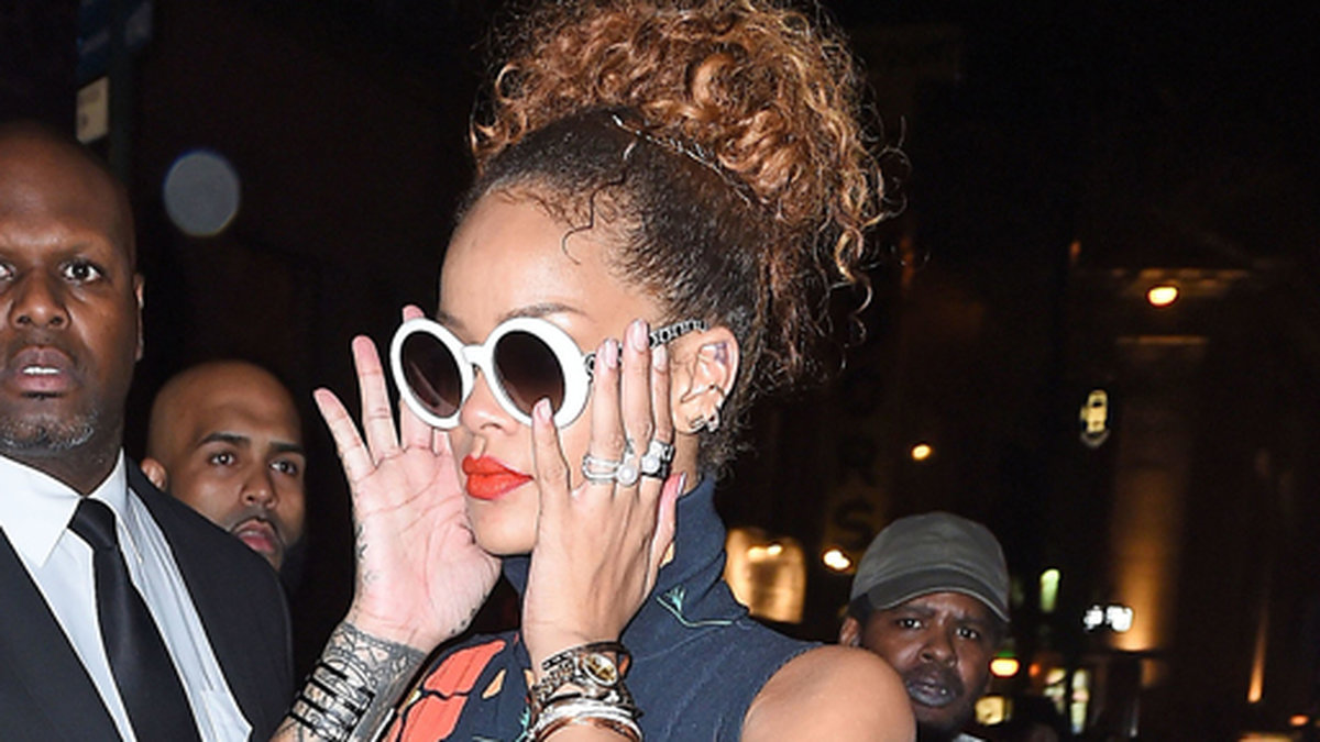 Rihanna och hennes pojkvän Travis Scott lämnar nattklubben Up and Down i New York.