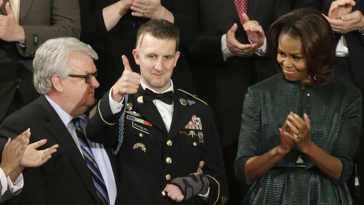 I slutet av sitt tal hyllade Obama den skadade soldaten Cory Remsburg.