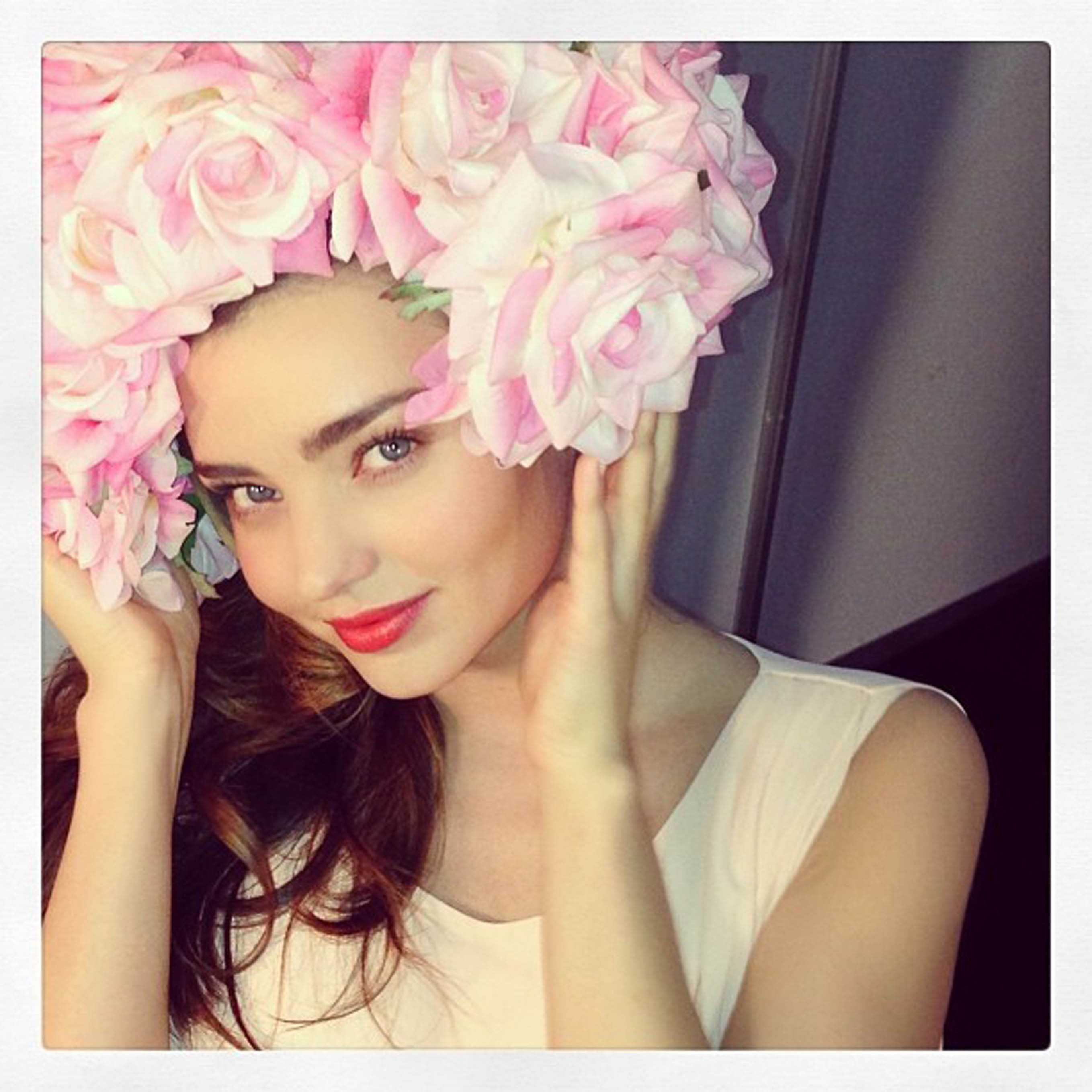 Miranda Kerr i blommig hatt. Miranda Kerr i blommig hatt.