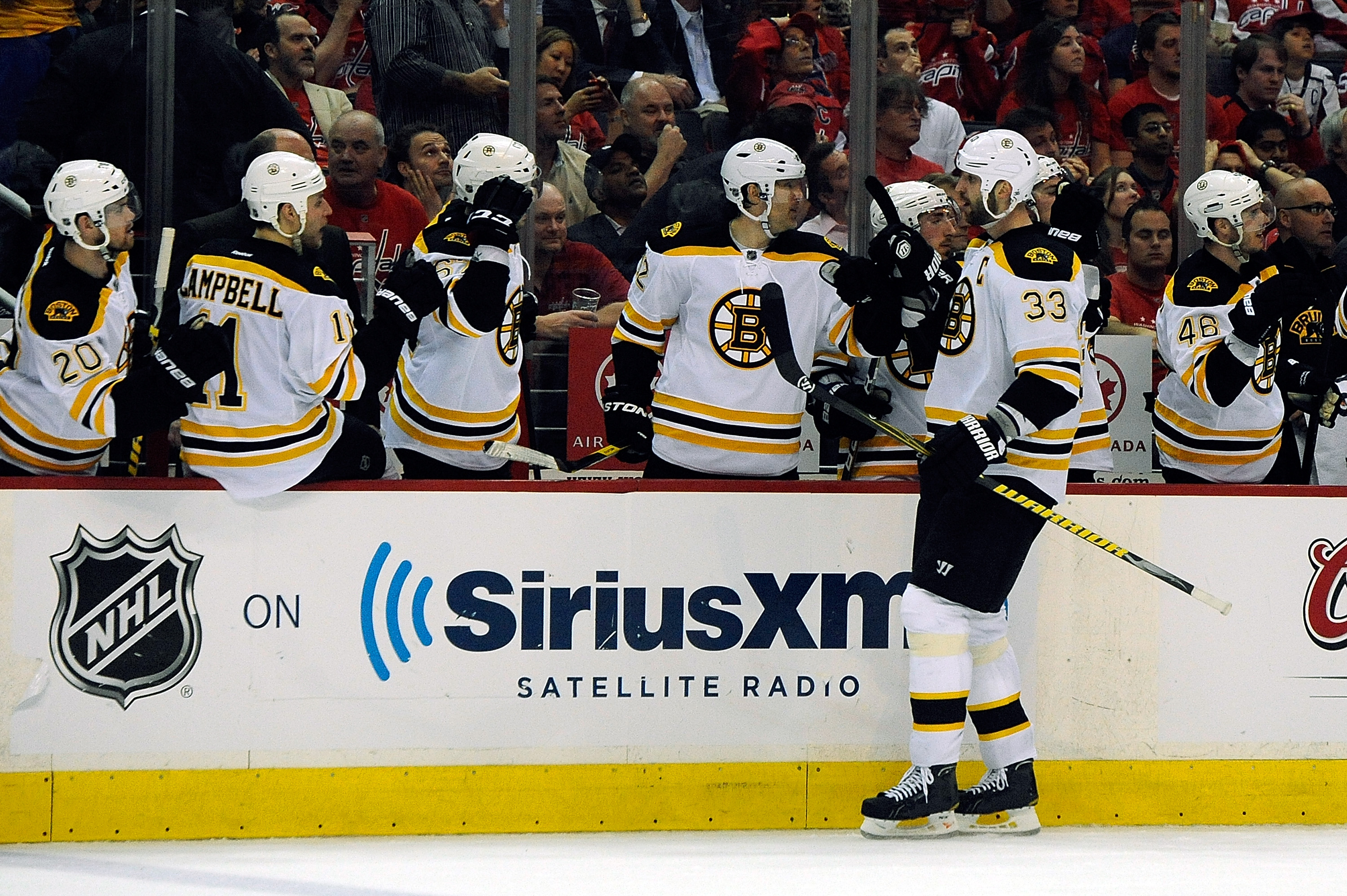 Backjätten Zdeno Chara avgjorde med mindre än två minuter kvar av matchen. Backjätten Zdeno Chara avgjorde med mindre än två minuter kvar av matchen.
