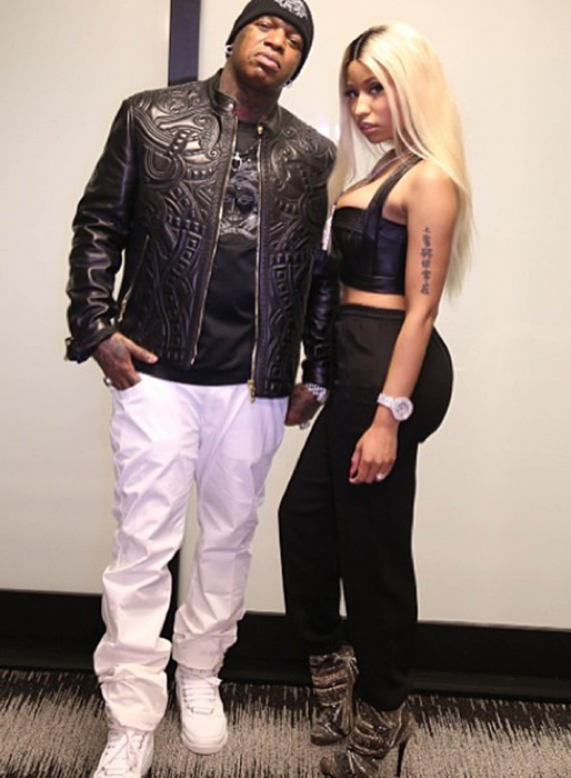 Nicki Minaj är ute och flänger. Nicki Minaj är ute och flänger.