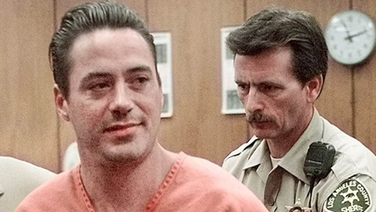 Så här såg det ut när Robert Downey Jr dömdes till fängelse år 1999.