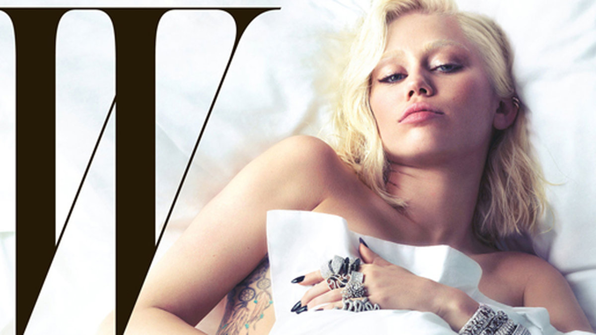 Miley Cyrus pryder omslaget av tidningen W.