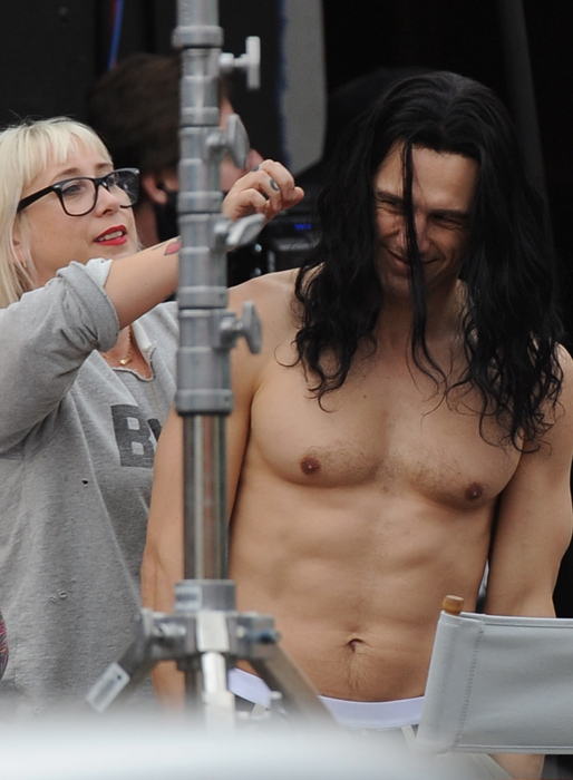 James Franco har fått en ny look under inspelningen av filmen The Disaster Artist i Los Angeles. James Franco har fått en ny look under inspelningen av filmen The Disaster Artist i Los Angeles.