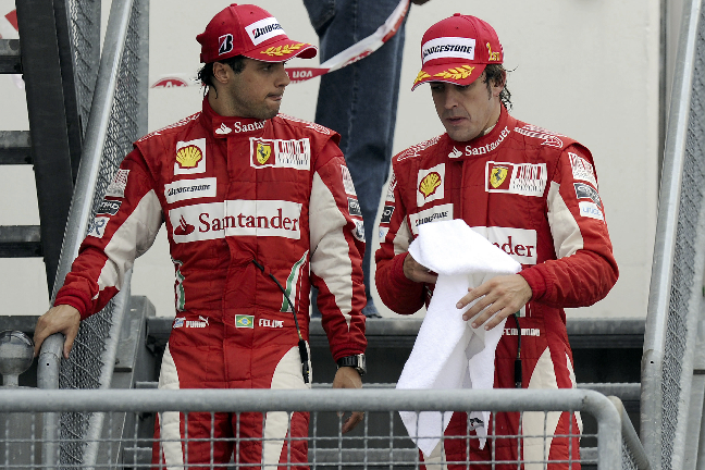 Felipe Massa varnar Ferrari.